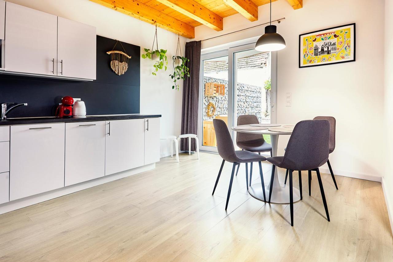 Apartmany Lama Malatiny Экстерьер фото