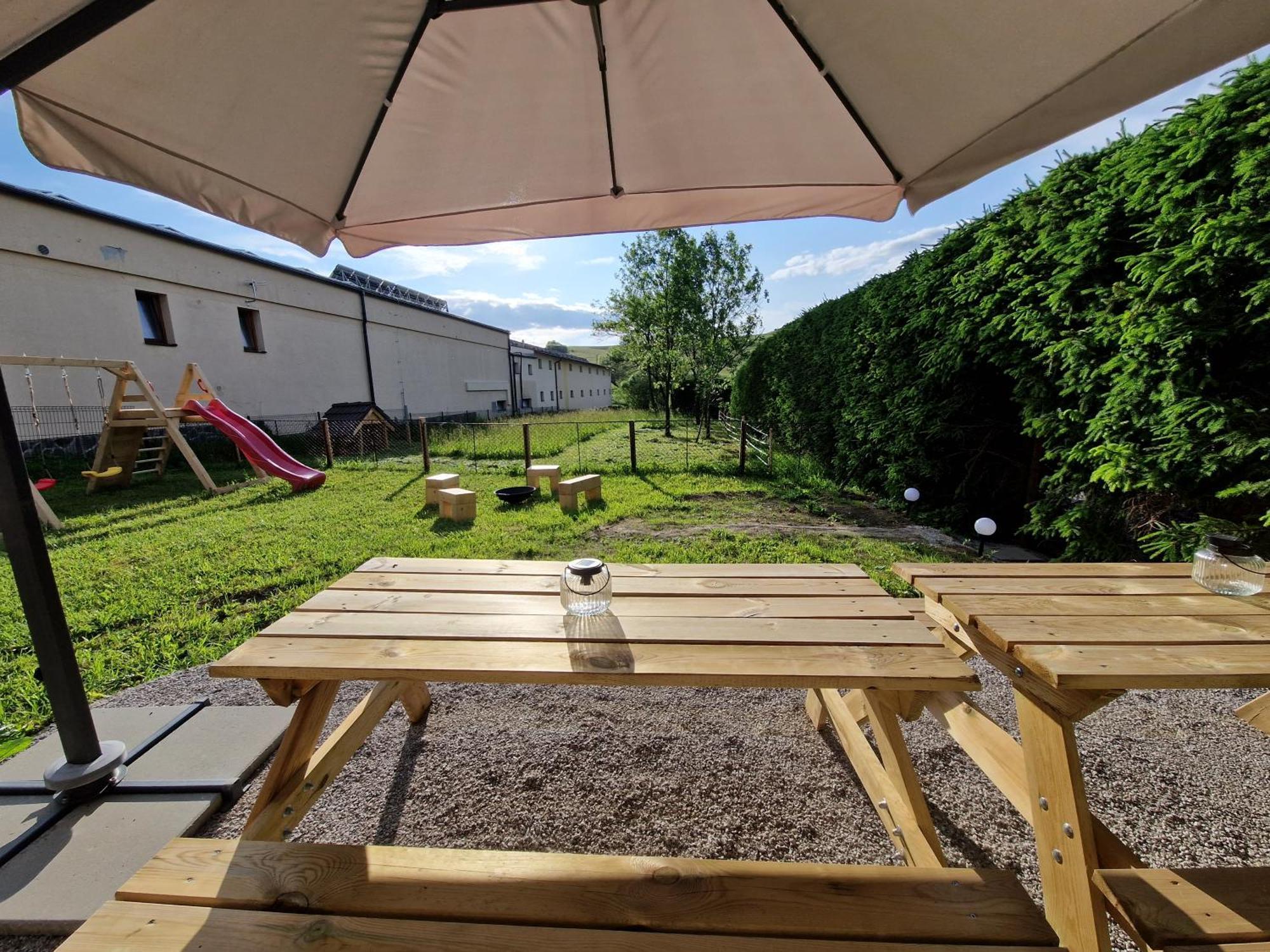 Apartmany Lama Malatiny Экстерьер фото